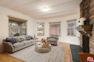 Single Family Residence, 160 Wadsworth ave, Santa Monica, CA 90405 - 4