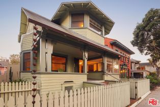 Single Family Residence, 160 Wadsworth ave, Santa Monica, CA 90405 - 2