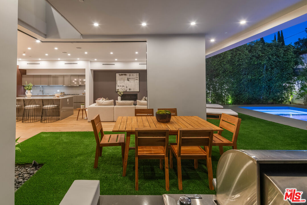 Single Family Residence, 374 Huntley dr, West Hollywood , CA 90048 - 1