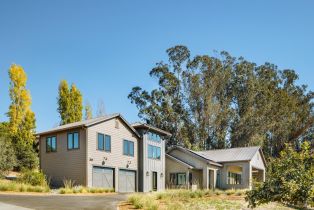 Single Family Residence, 2041 Live Oak Farm Ln, Petaluma, CA  Petaluma, CA 94952