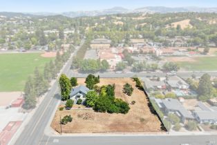 Single Family Residence, 1010 University St, Healdsburg, CA  Healdsburg, CA 95448