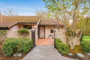 Condominium, 68 Fairways Dr, Napa, CA  Napa, CA 94558