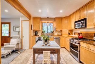 Single Family Residence,  Wake Robin drive, Glen Ellen, CA 95442 - 15