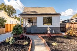 Single Family Residence, 15 Ward St, Healdsburg, CA  Healdsburg, CA 95448