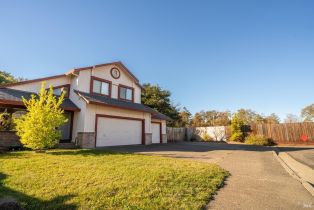 Single Family Residence, 117 Los Robles Ave, Windsor, CA  Windsor, CA 95492