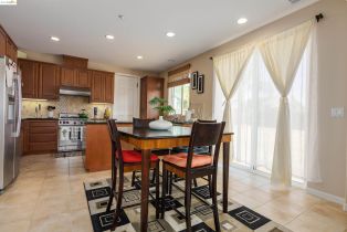 Single Family Residence, 657 Ray st, Brentwood, CA 94513 - 6