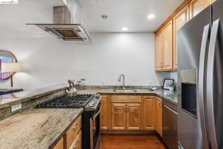 Condominium, 25 Kiska, District 10 - Southeast, CA 94124 - 23