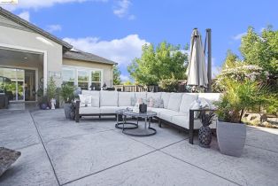 Single Family Residence, 1990 Angels Share Ct ct, Brentwood, CA 94513 - 31