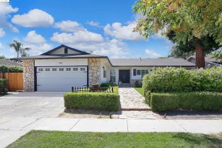 Single Family Residence, 948 Oak St, Brentwood, CA  Brentwood, CA 94513