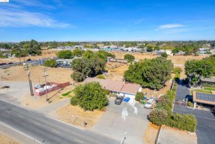 Single Family Residence, 8424 Lone Tree, Brentwood, CA 94513 - 32