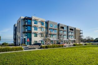 Condominium, 52 Innes ct, District 10 - Southeast, CA 94124 - 5