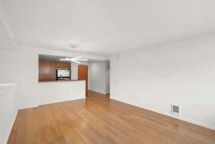 Condominium, 400 Beale st, District 10 - Southeast, CA 94105 - 2