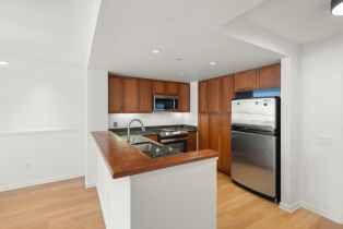 Condominium, 400 Beale st, District 10 - Southeast, CA 94105 - 4