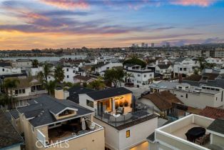 Single Family Residence, 115 Bay ave, Newport Beach, CA 92661 - 4