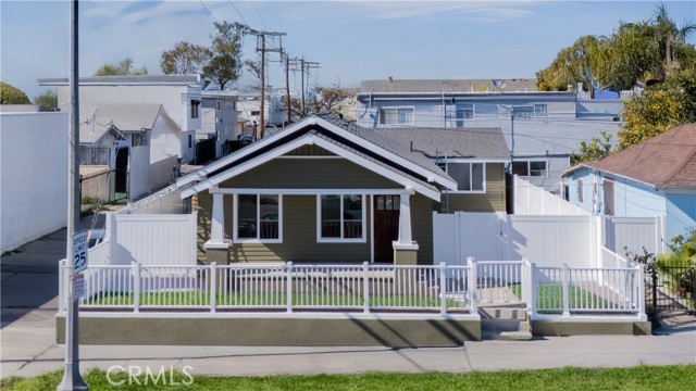 Single Family Residence, 1027 E 10th st, Long Beach, CA 90813 - 1