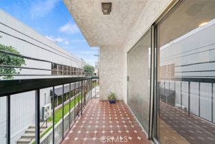 Condominium, 333 Burchett st, Glendale, CA 91203 - 13