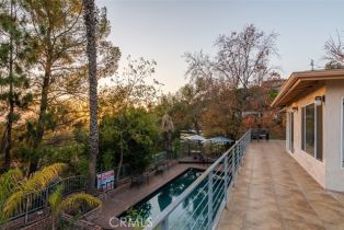 Single Family Residence, 1640 Parkridge dr, Glendale, CA 91202 - 39