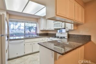 Condominium, 1710 Maxwell ln, Corona, CA 92881 - 9