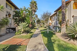 Condominium, 400 Flower st, Orange, CA 92868 - 5