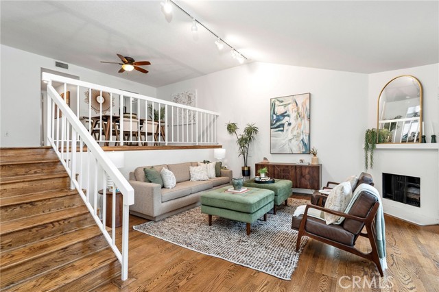 Condominium, 18120 Oxnard st, Tarzana, CA 91356 - 1