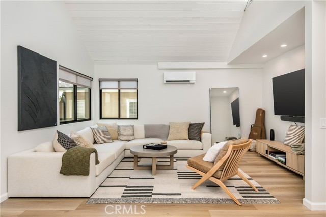 Condominium, 717 Orchid ave, Corona Del Mar, CA 92625 - 1