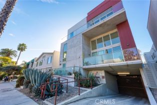 Condominium, 925 North Genesee Avenue, CA  , CA 90046