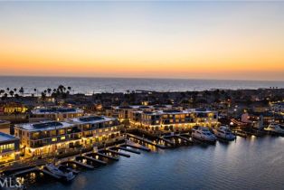 Townhouse, 2250 Newport blvd, Newport Beach, CA 92663 - 2