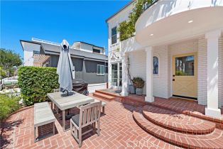 Single Family Residence, 124 Bay ave, Newport Beach, CA 92661 - 2