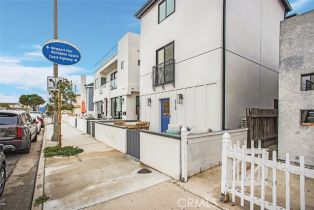 Residential Income, 215 32nd ST, Newport Beach, CA  Newport Beach, CA 92663