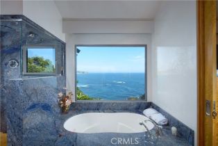 Single Family Residence, 111 La Senda dr, Laguna Beach, CA 92651 - 31