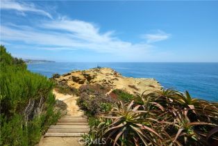 Single Family Residence, 111 La Senda dr, Laguna Beach, CA 92651 - 53