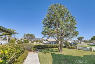 Single Family Residence, 17551 Griffith cir, Huntington Beach, CA 92649 - 4