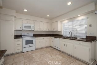 Condominium, 1407 Camelot dr, Corona, CA 92882 - 12