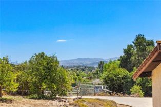 Single Family Residence, 2406 Gum Tree ln, Fallbrook, CA 92028 - 2