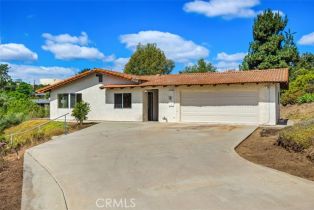 Single Family Residence, 2406 Gum Tree ln, Fallbrook, CA 92028 - 4