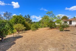 Single Family Residence, 2406 Gum Tree ln, Fallbrook, CA 92028 - 5