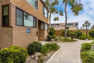 Condominium, 17162 Bluewater ln, Huntington Beach, CA 92649 - 2