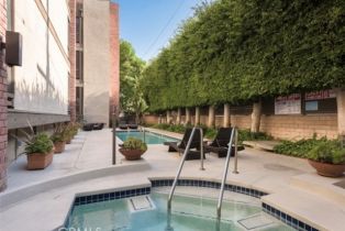 Condominium, 141 Linden dr, Beverly Hills, CA 90212 - 3