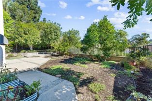 Single Family Residence, 24711 Las Alturas ct, Laguna Hills, CA 92653 - 28