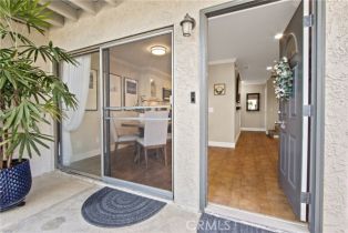 Condominium, 17844 Beard ln, Huntington Beach, CA 92647 - 5