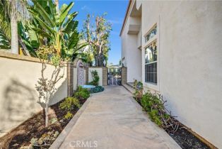 Single Family Residence, 25711 Wood Brook rd, Laguna Hills, CA 92653 - 4