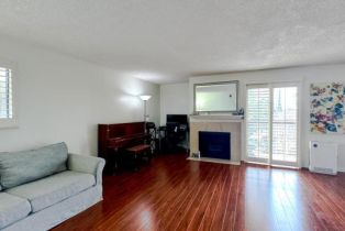 Condominium, 1745 Holly dr, Glendale, CA 91206 - 3