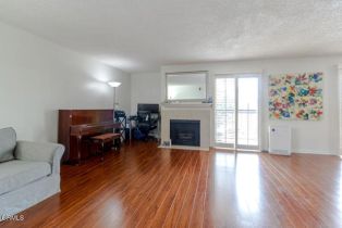 Condominium, 1745 Holly dr, Glendale, CA 91206 - 4