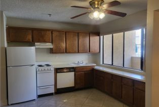 Condominium, 301 Ford ave, Fullerton, CA 92832 - 2