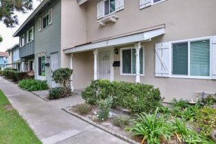 Condominium, 19844 Kingswood LN, Huntington Beach, CA  Huntington Beach, CA 92646