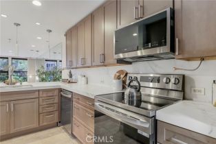 Condominium, 8212 Marina Pacifica dr, Long Beach, CA 90803 - 8