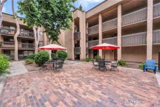 Condominium, 22100 Burbank blvd, Woodland Hills, CA 91367 - 12