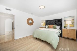 Single Family Residence, 3713 Royal Woods dr, Sherman Oaks, CA 91403 - 32