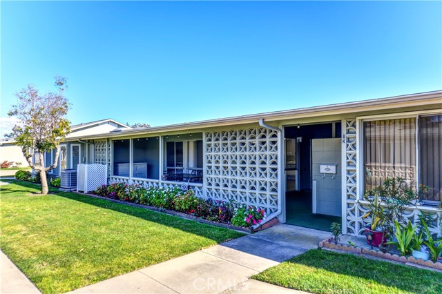 Condominium, 13470 St. Andrews dr, Seal Beach, CA 90740 - 1