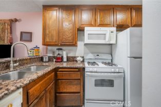 Condominium, 700 La Veta ave, Orange, CA 92868 - 2